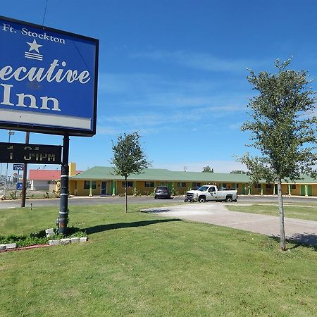 Executive Inn 斯托克顿堡 外观 照片